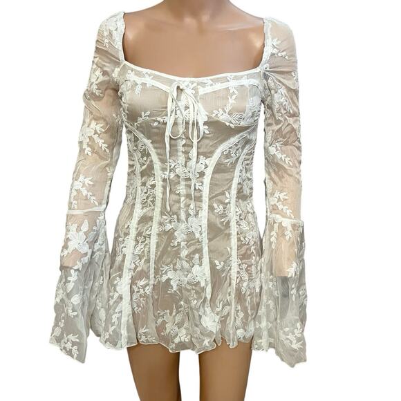 PrettyLittleThing Pants - NEW Pretty Little Thing Floral Embroidered Romper Size 2/4 White Coquette Bridal